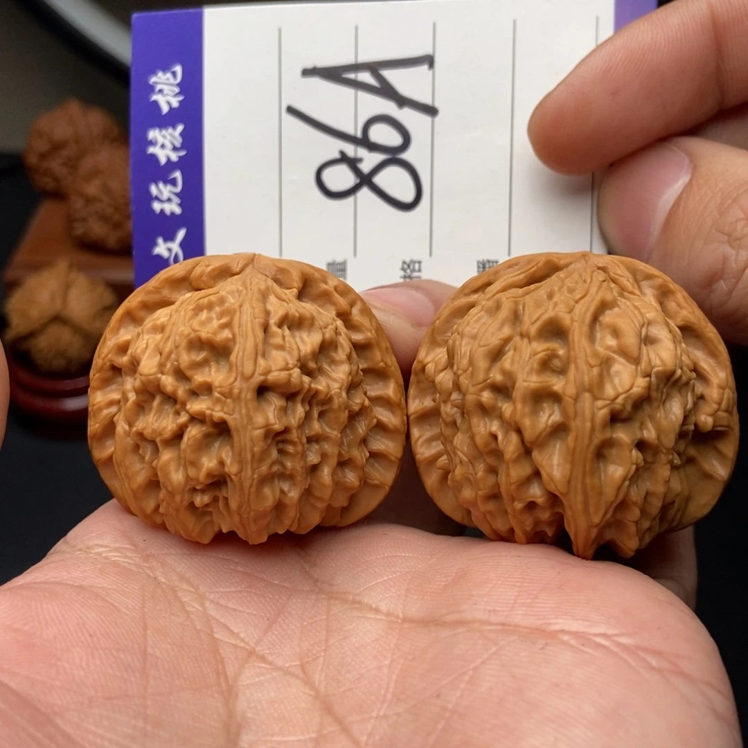 文玩核桃吊坠42白狮子