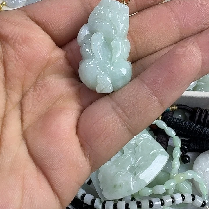 翡翠未镶嵌颈饰缅甸A货翡翠貔貅
