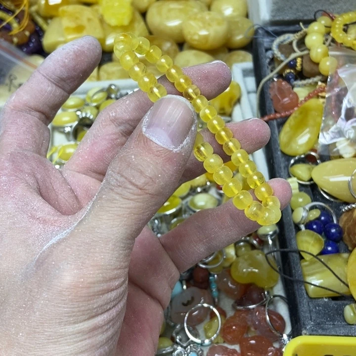 未镶嵌蜜蜡裸石多样性发货