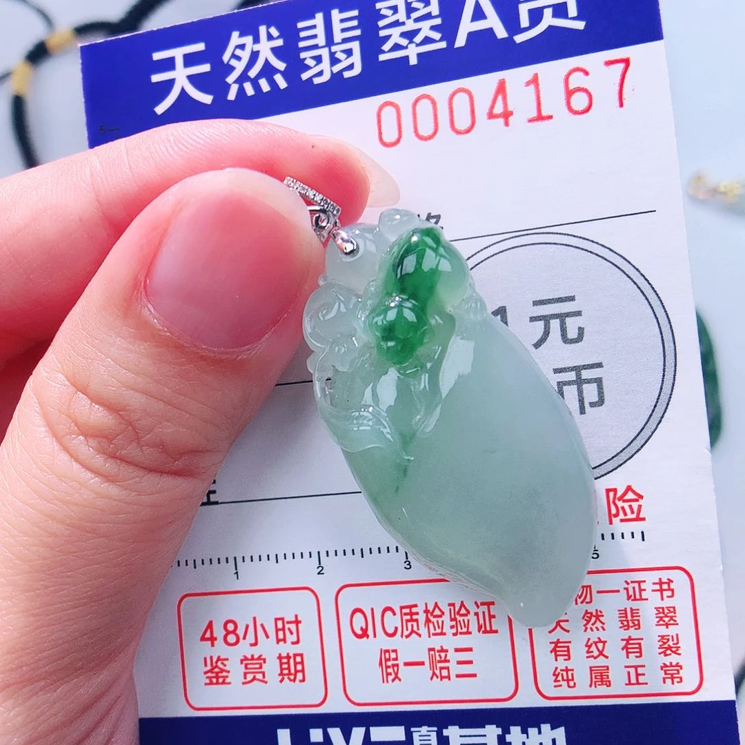 颈饰18K金镶嵌翡翠吊坠