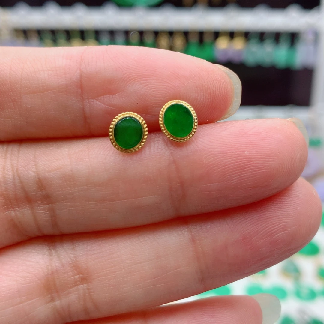 18K金镶嵌翡翠耳饰
