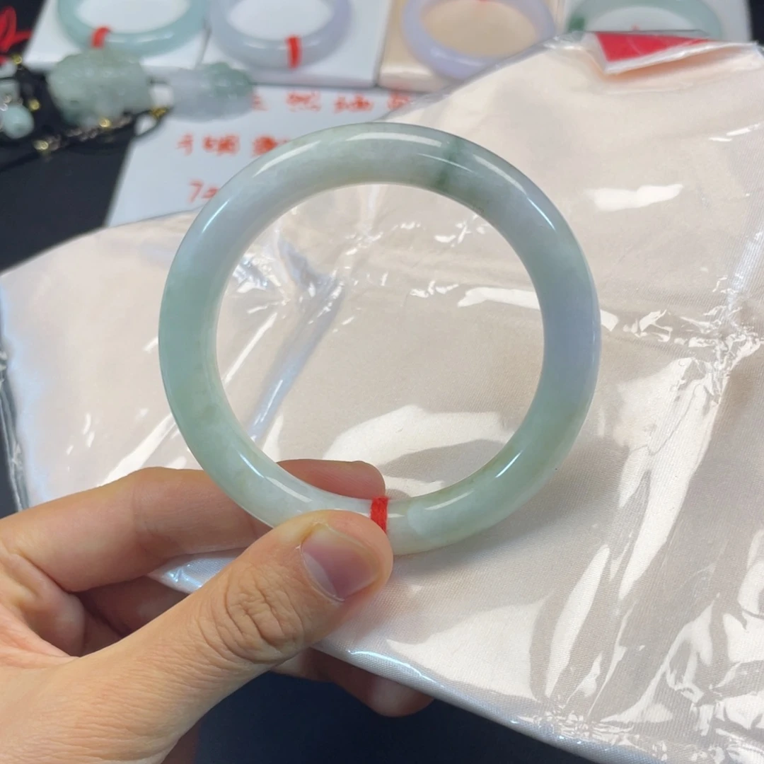 未镶嵌手镯翡翠天然翡翠手镯