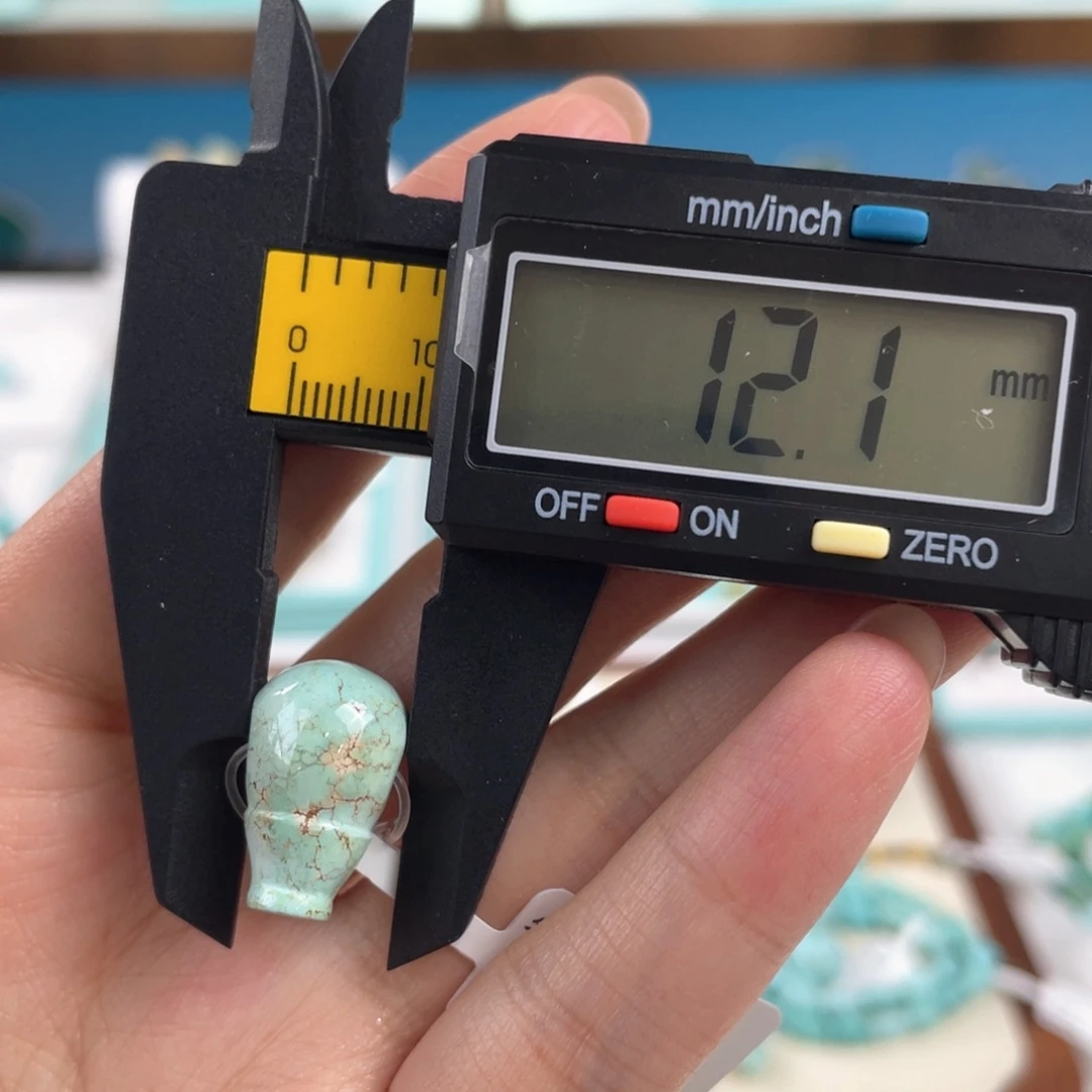 未镶嵌绿松石颈饰