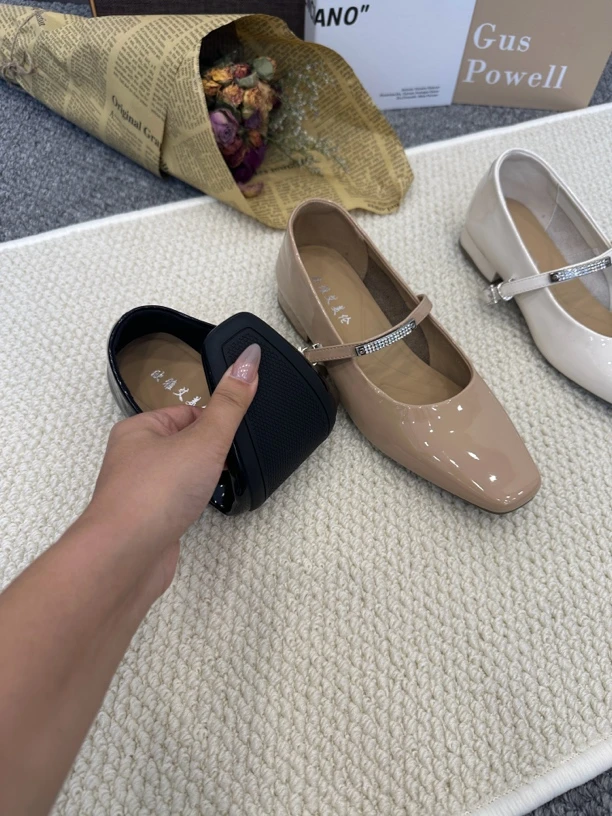 浅口复古低跟水钻方头漆皮单鞋鞋子皮鞋职场休闲风