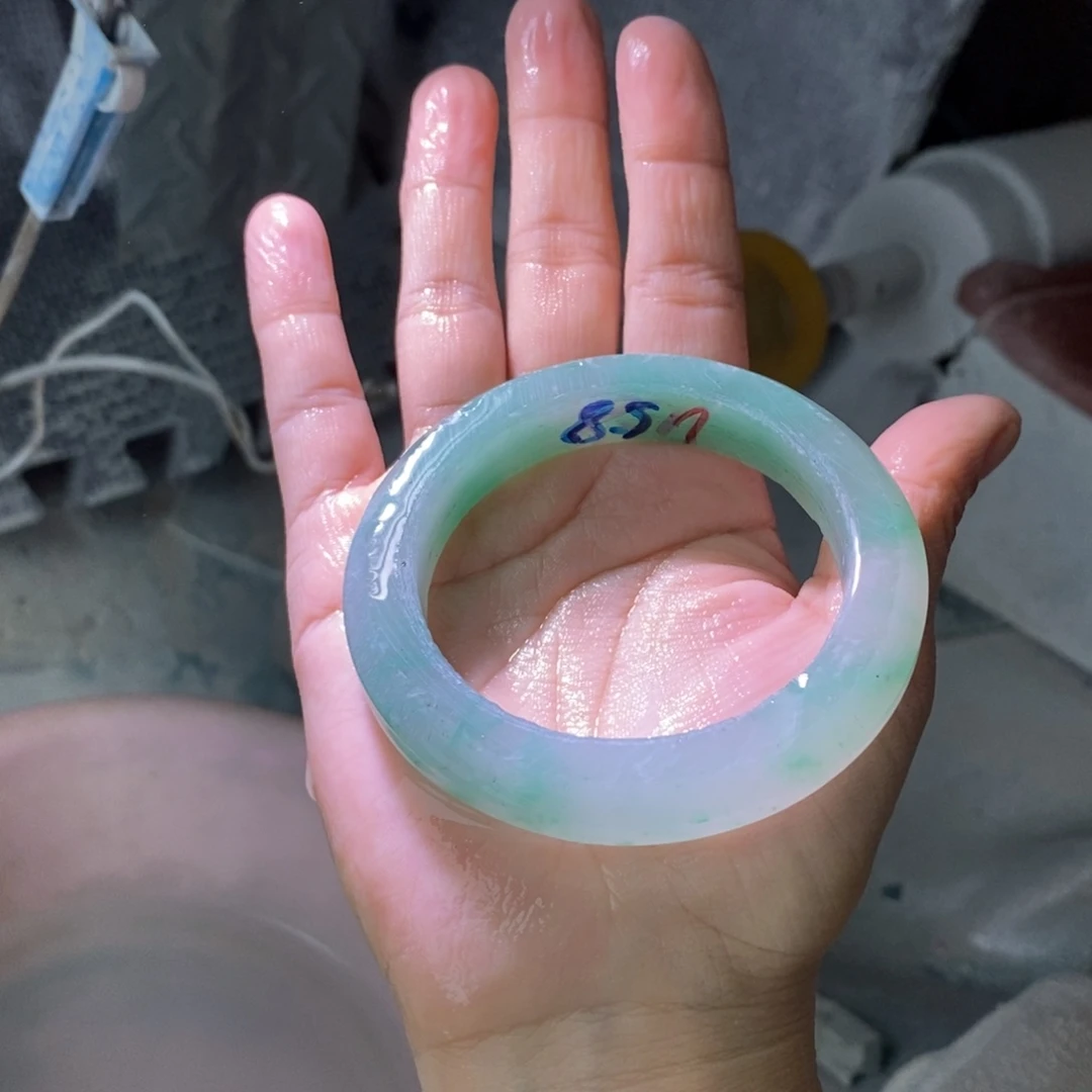 艳***妮石英质玉（非洲翠）未镶嵌手镯定制