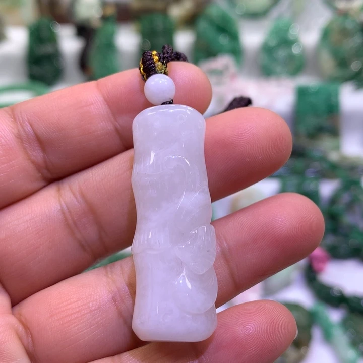 独山玉未镶嵌颈饰