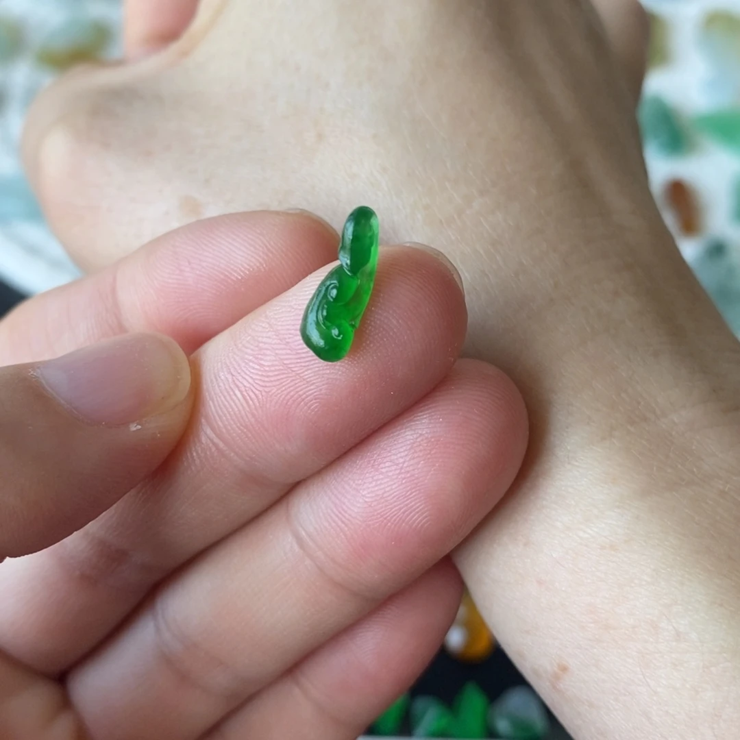 定制翡翠未镶嵌如意
