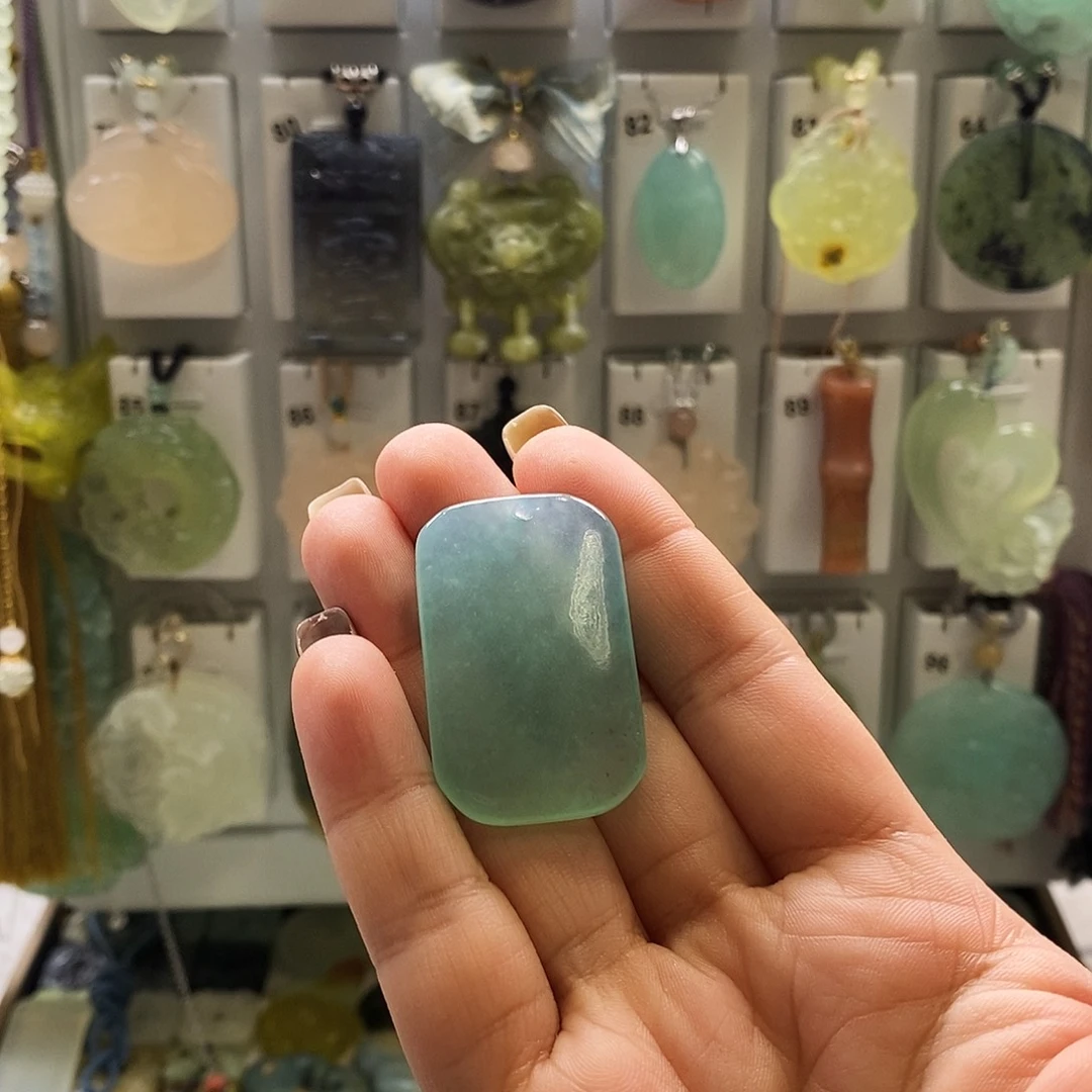 蔺****蛇纹石玉未镶嵌颈饰