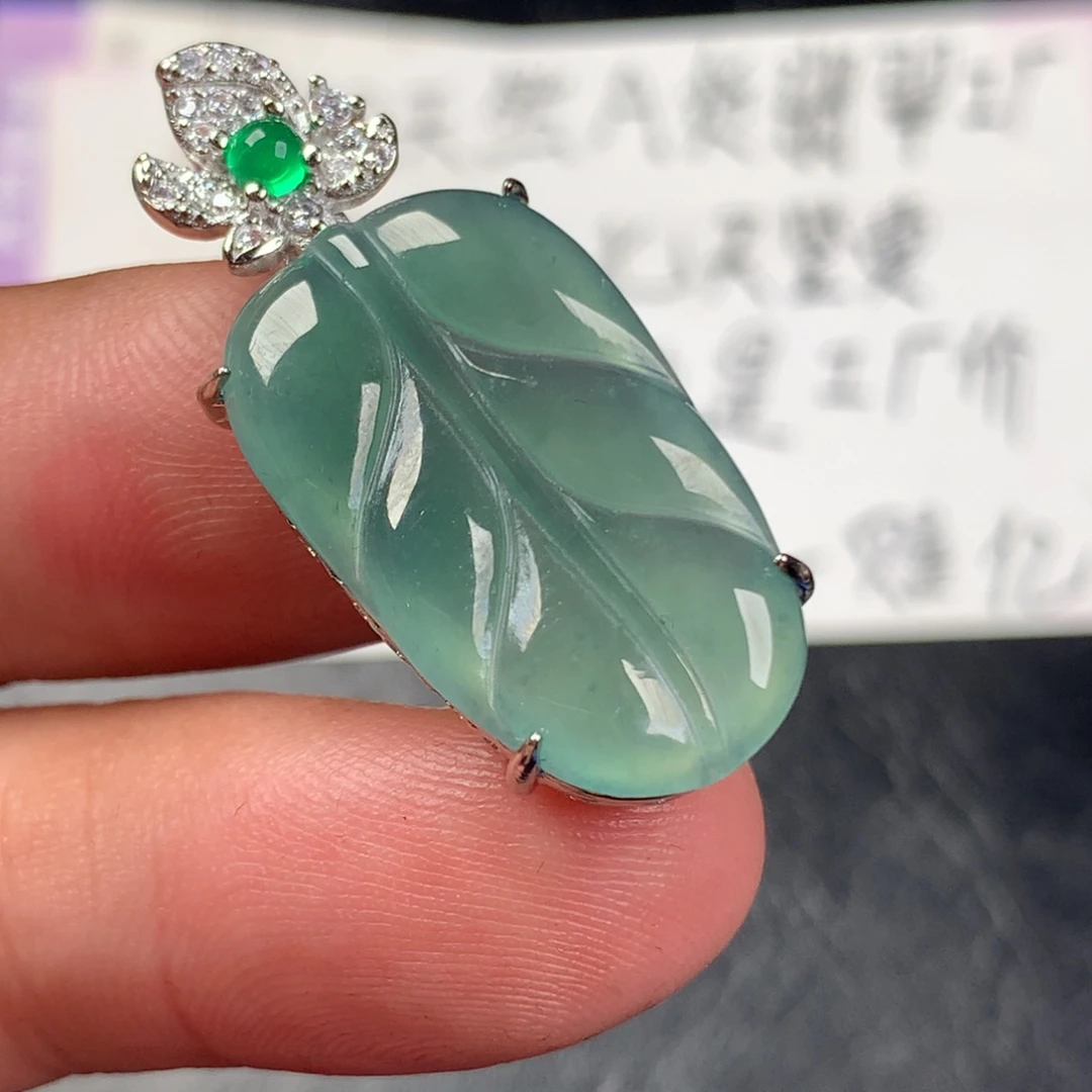 翡翠未镶嵌颈饰叶子
