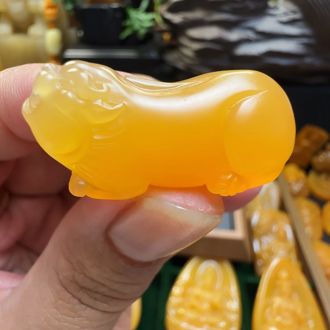 蒙***蒙石英质玉（黄龙玉）未镶嵌吊坠缅黄 冰油黄貔貅（不退换）