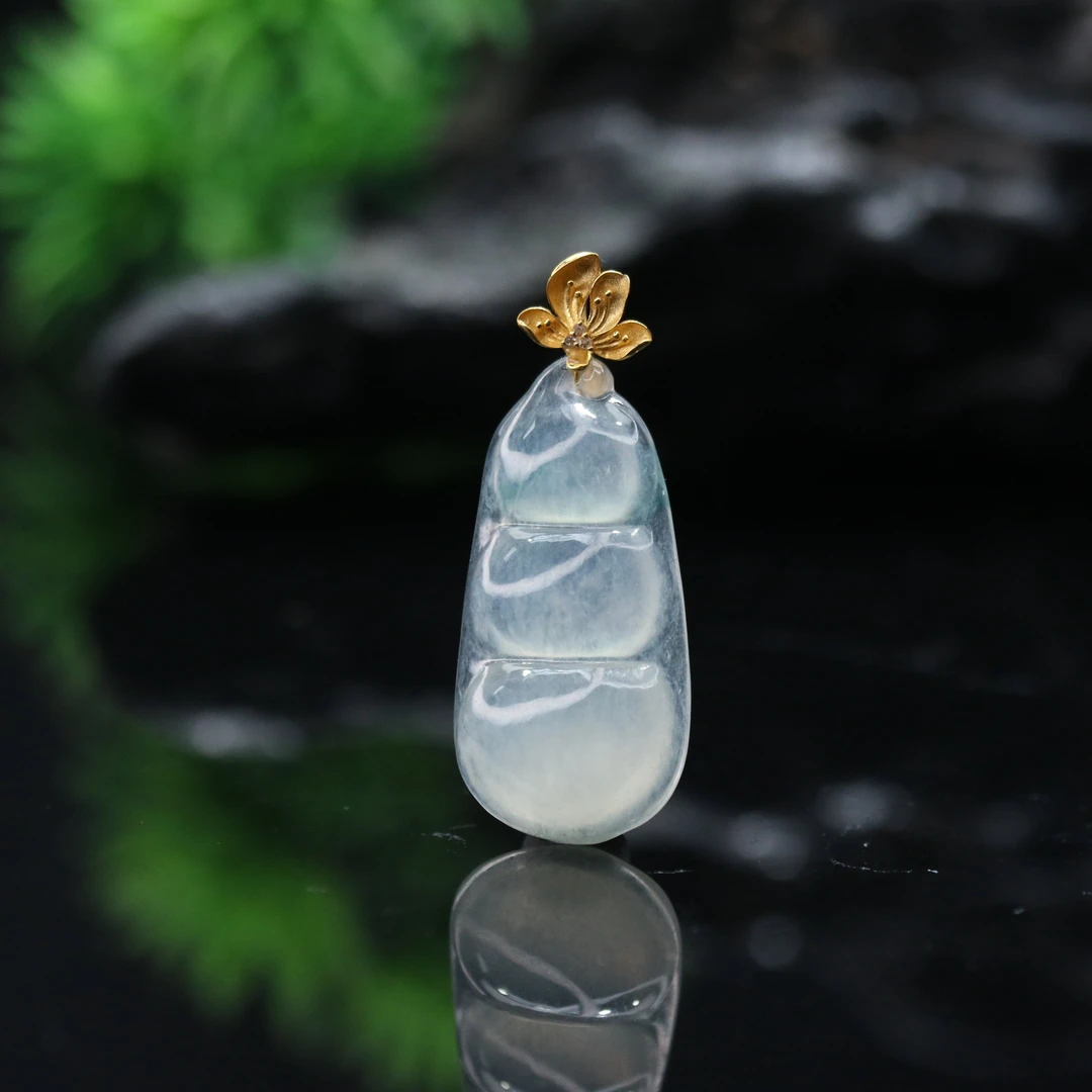 FC17天然缅甸翡翠A货18k福豆吊坠/100074/保利厦门拍卖