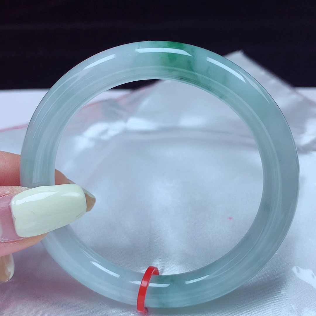 翡翠手镯（圆镯）未镶嵌54圈