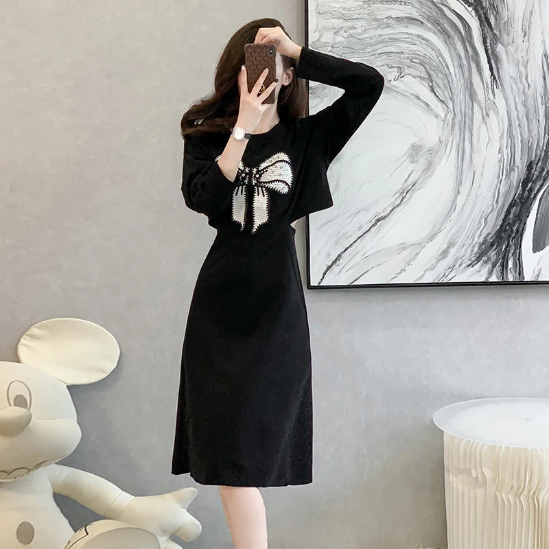 高级感休闲连衣裙女春季2025新款时尚修身蝴蝶露腰中长款小黑裙子