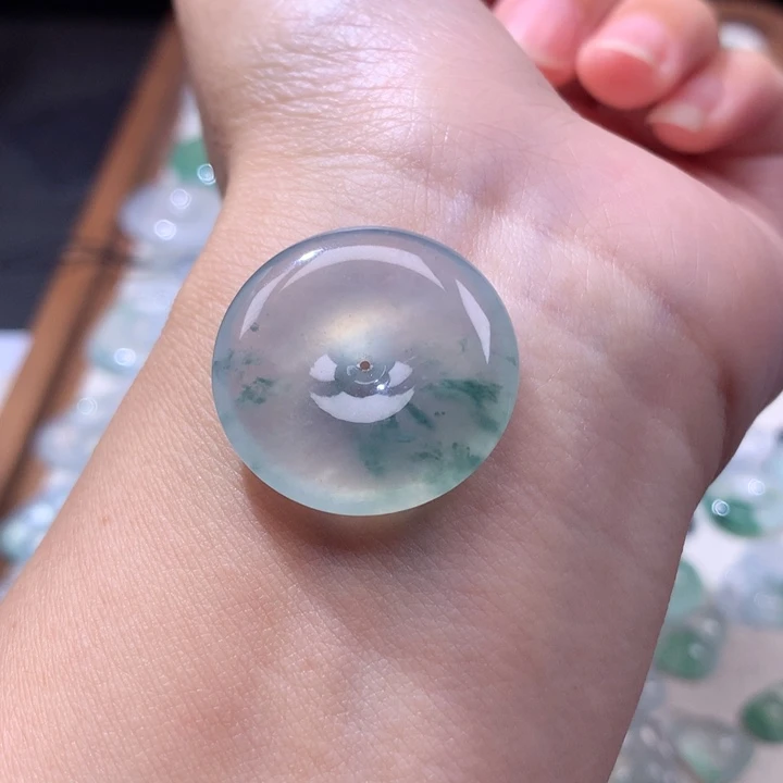 颈饰未镶嵌翡翠冰种飘花平安扣