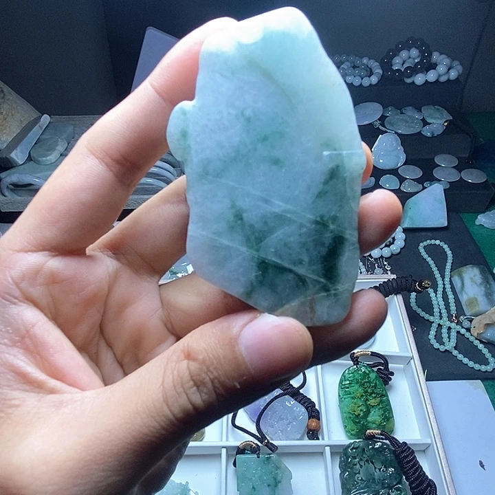 翡翠未镶嵌颈饰片料