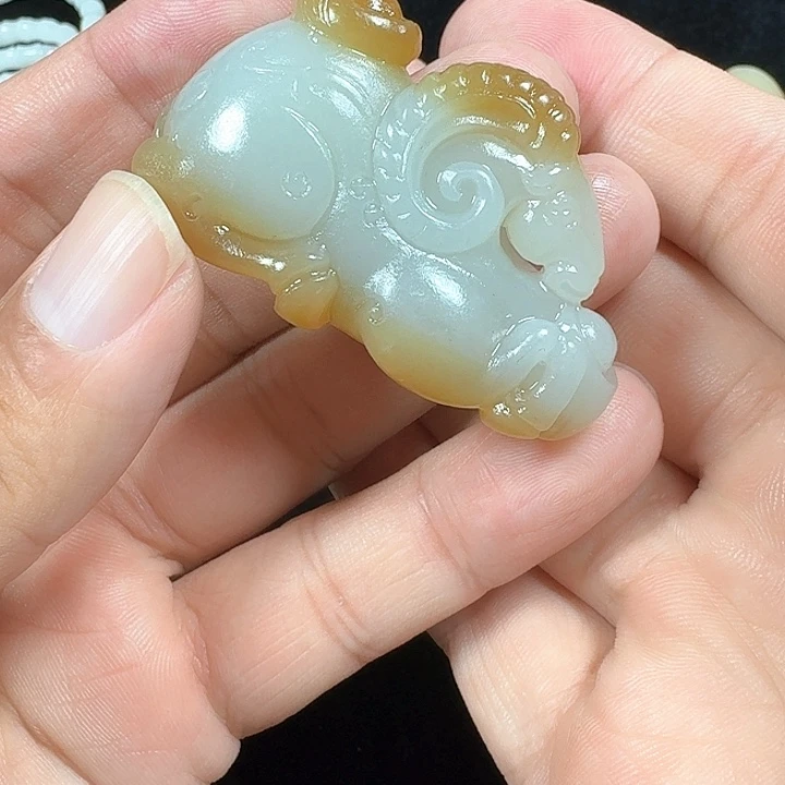 和田玉（糖玉）未镶嵌把件