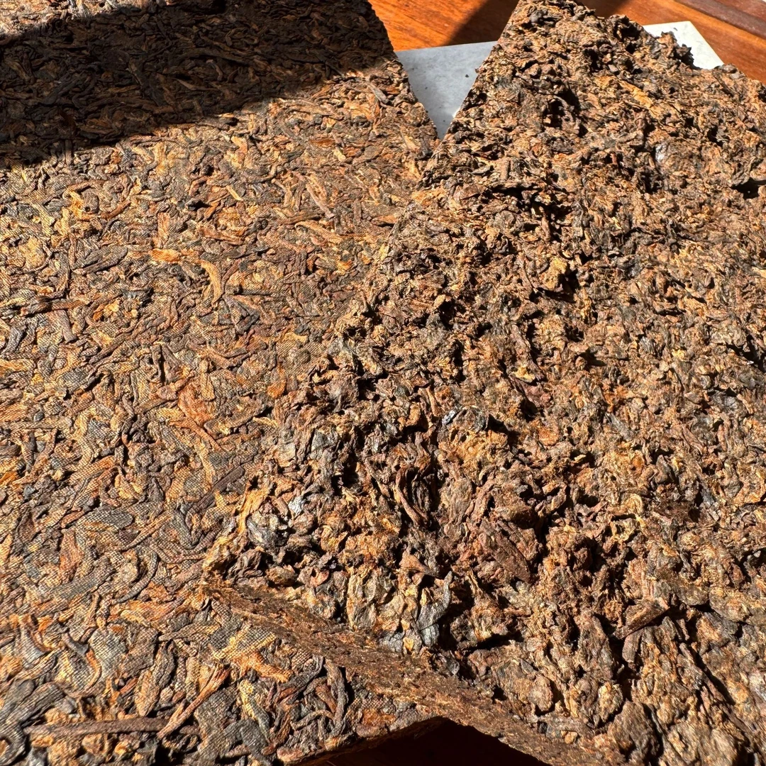 2012年老曼峨熟茶砖1000g