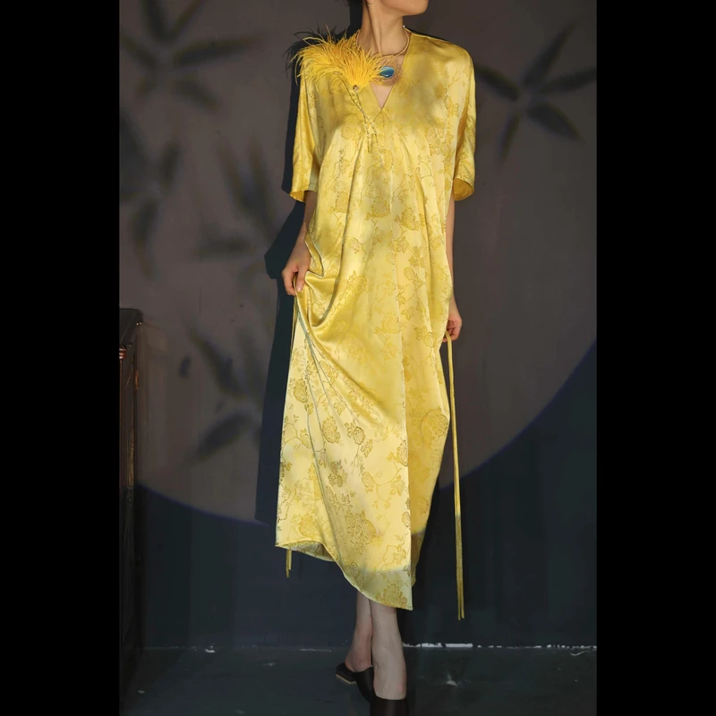 【鸿·翼】XM夏季轻奢高级感女士钉珠羽毛提花V领气质女士宽松连衣裙