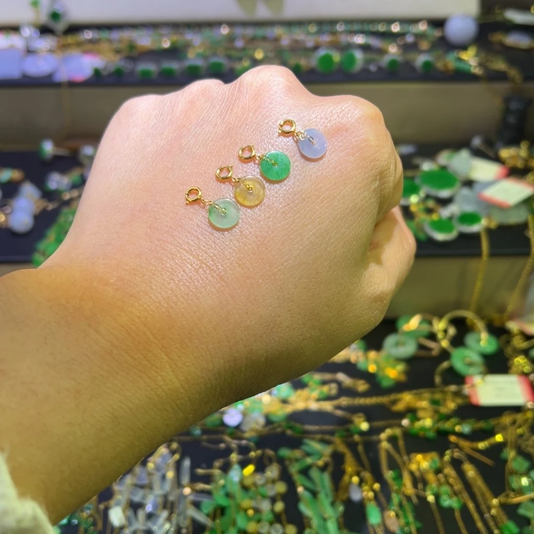 颈饰18K金镶嵌翡翠多样性发其一