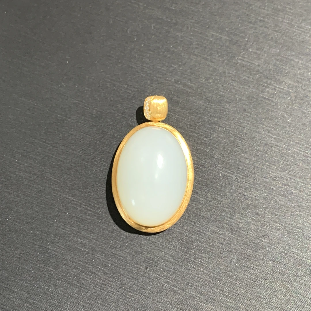 18K金和田玉白玉旦形吊坠
