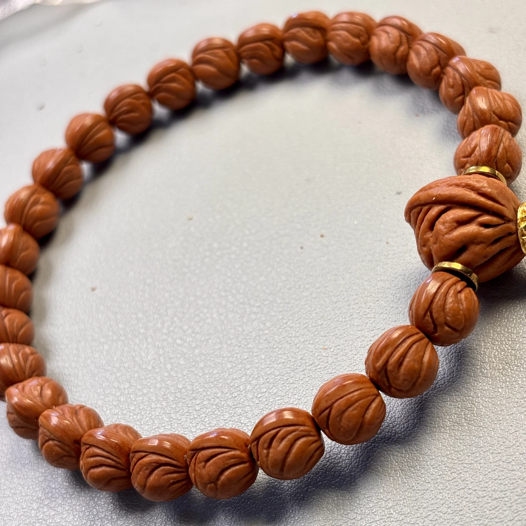 龙纹桃核9.5玉龙脊小元宝手持