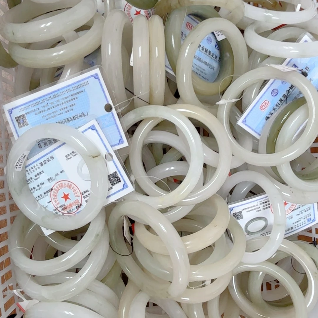 石英质玉手镯未镶嵌58天山翠