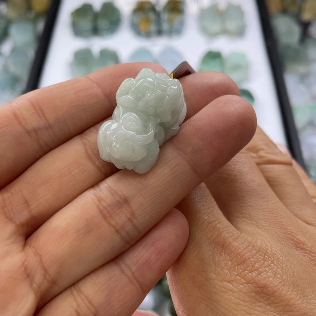 颈饰未镶嵌翡翠貔貅