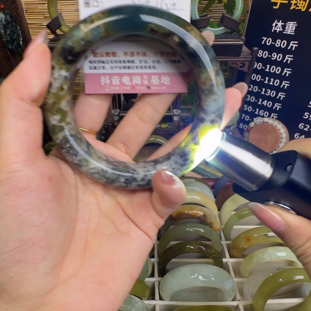 奥****蛇纹石玉未镶嵌手镯