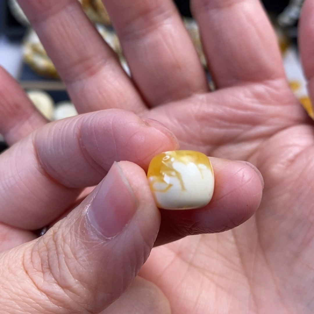 蜜蜡未镶嵌裸石金瓷白溶洞老型单珠11.8