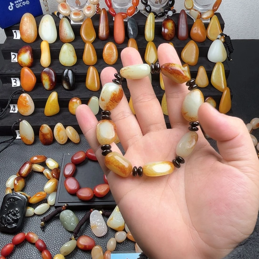 和田玉吊坠(赠链)未镶嵌寸****年