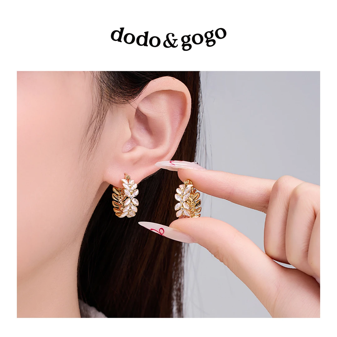 DODOGOGO 合金合成锆石耳饰 金属四叶花耳环小众设计高级感耳扣女