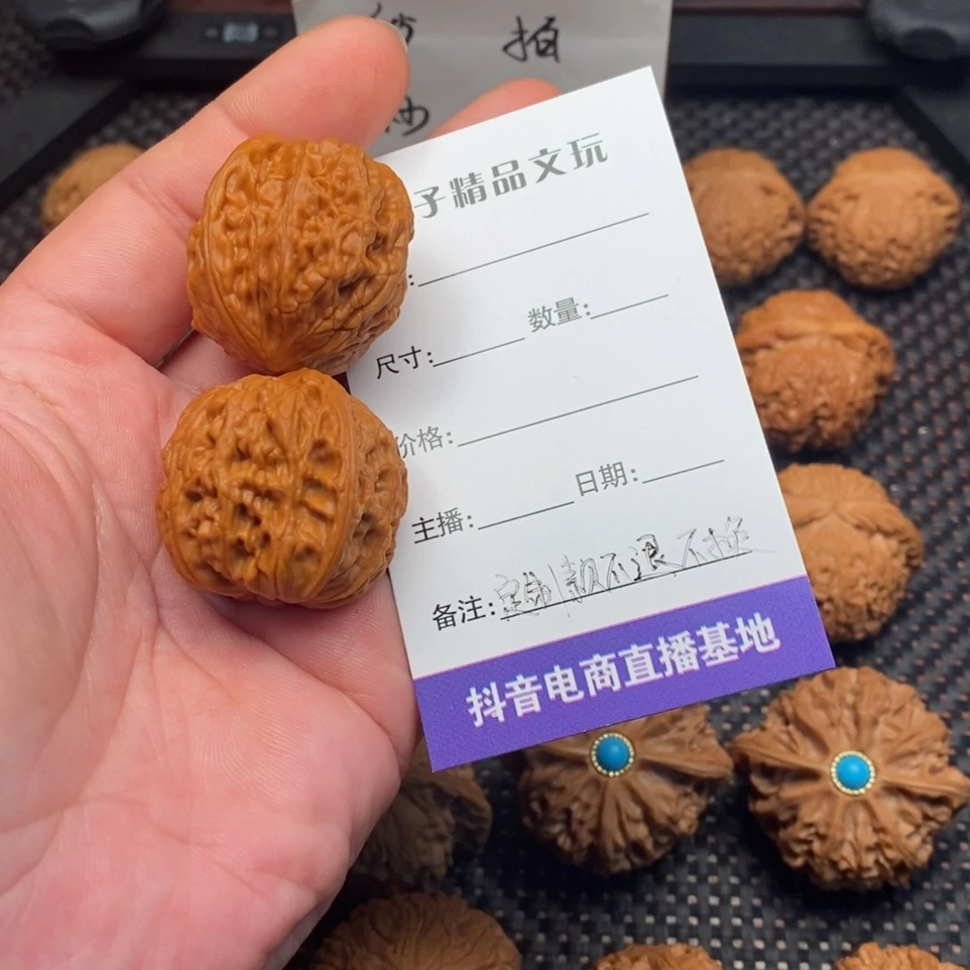 文玩核桃把件小**只龙珠32定制
