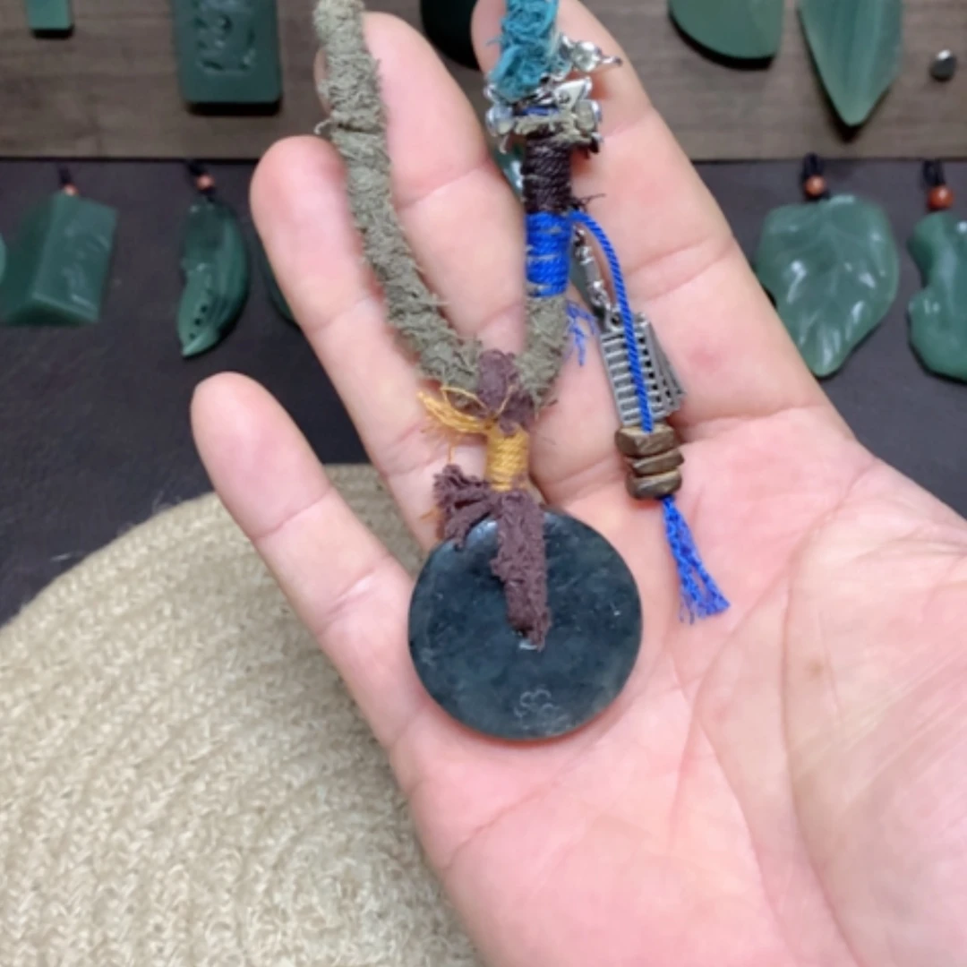 【闪购商品】颈饰未镶嵌岫岩老玉（透闪石质玉）S****?