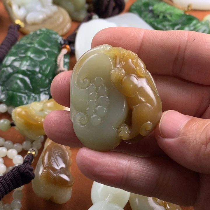 未镶嵌和田玉挂件