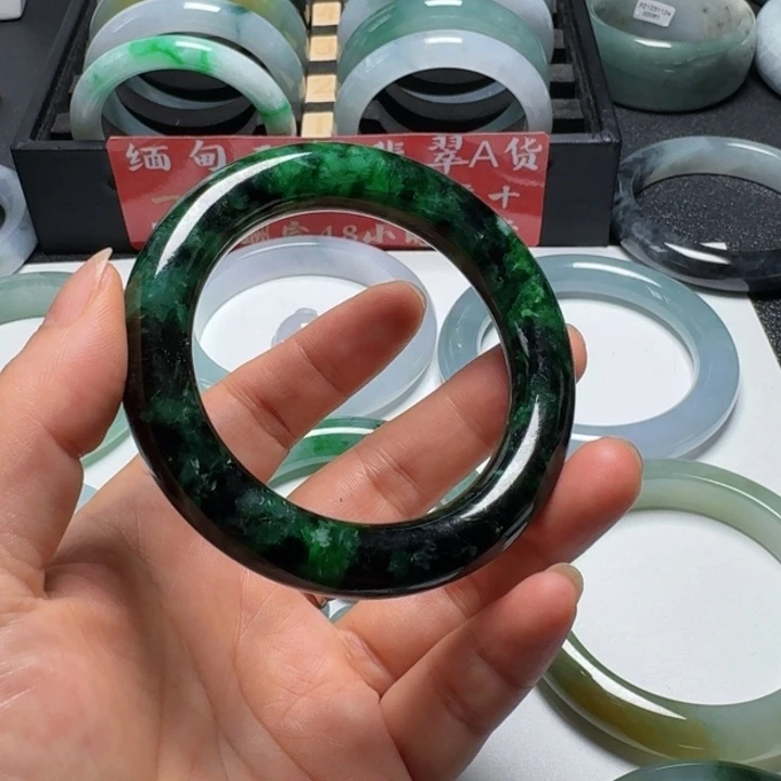 翡翠手镯未镶嵌缅甸天然翡翠手镯A货52.9圆条微瑕