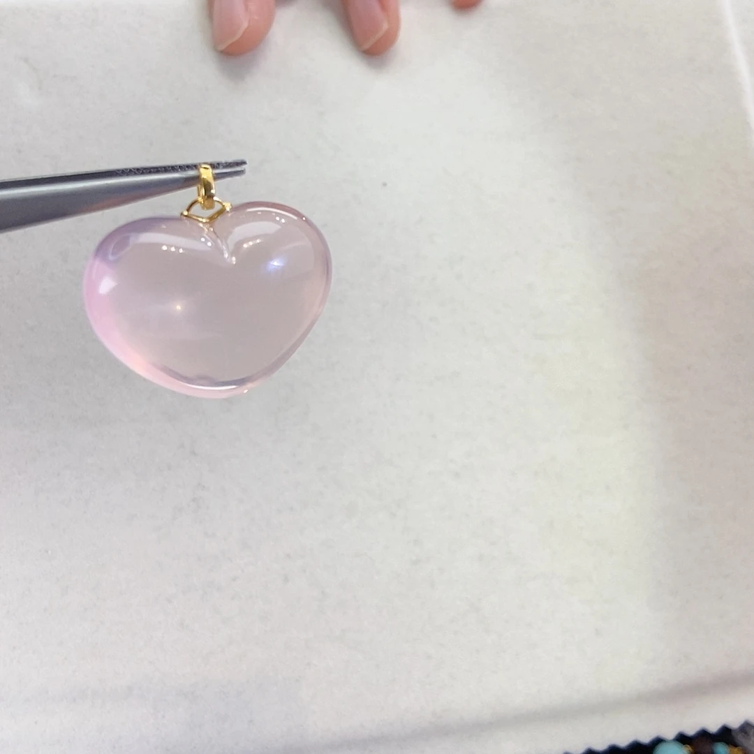 18K金镶嵌颈饰芙蓉石星光粉爱心