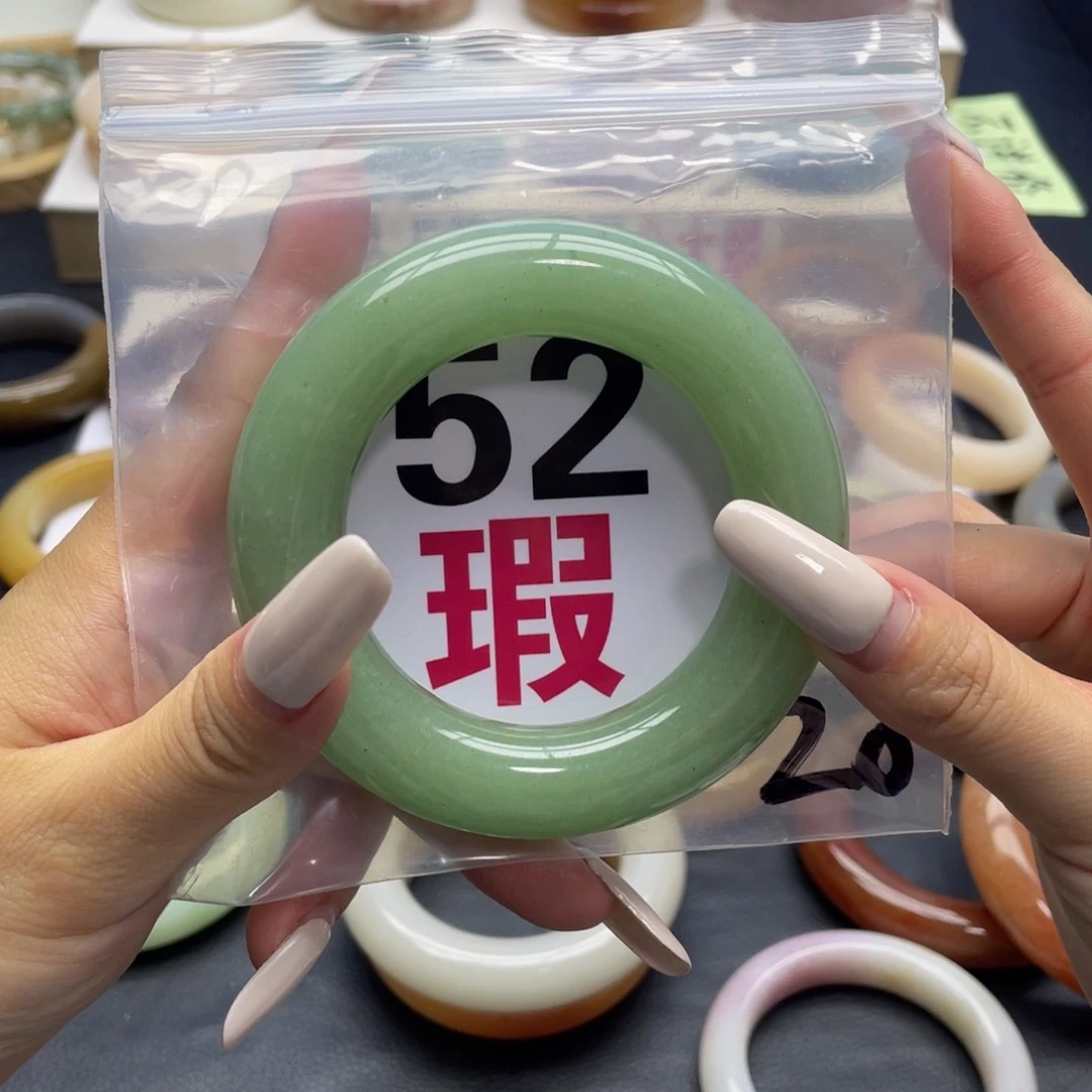 未镶嵌手镯石英质玉