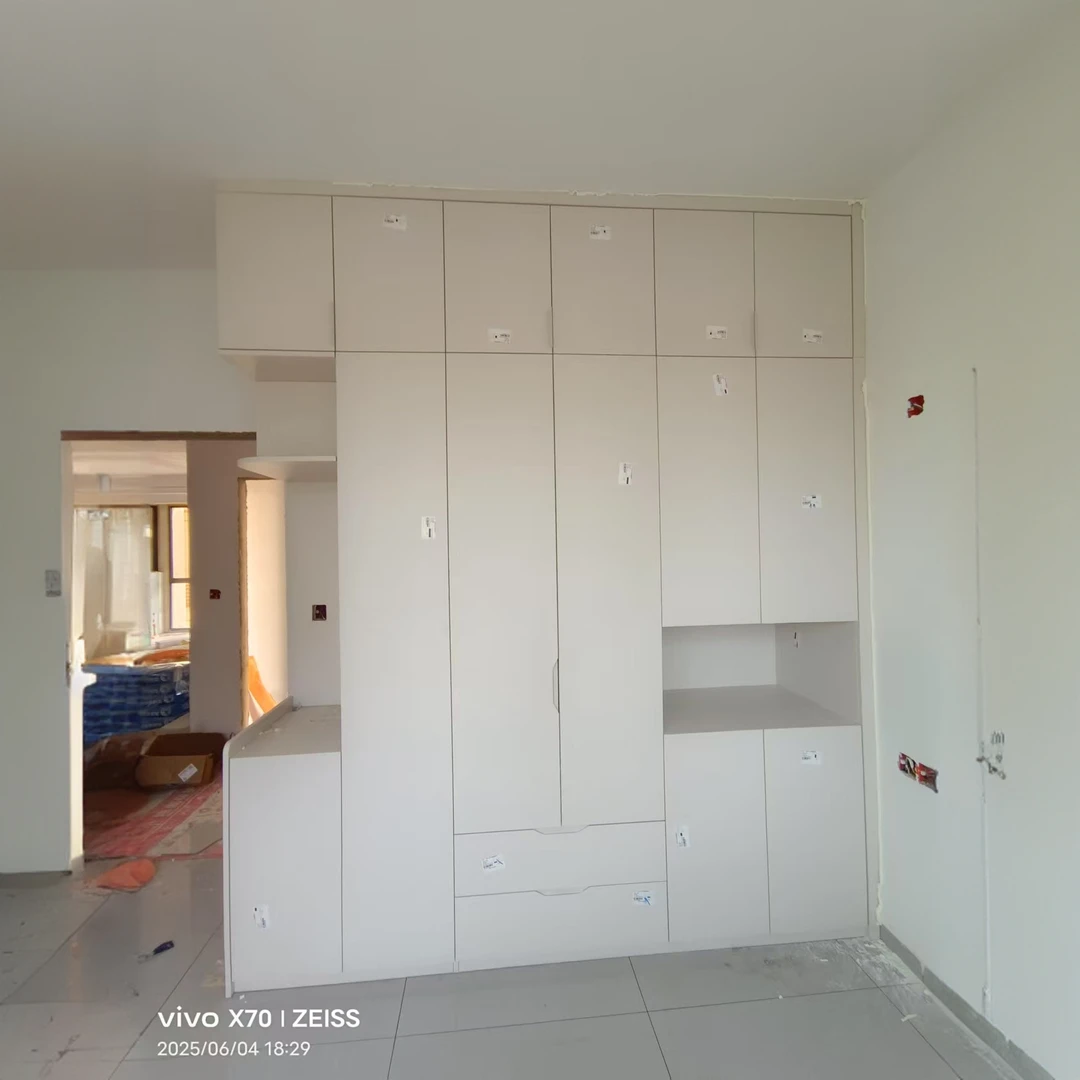 带抽屉轻奢风设计衣柜