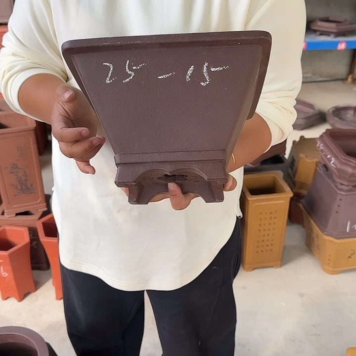 紫砂花盆是一个不