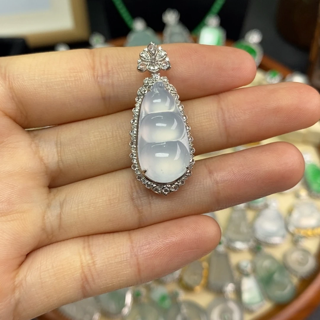 翡翠18K金镶嵌颈饰翡翠