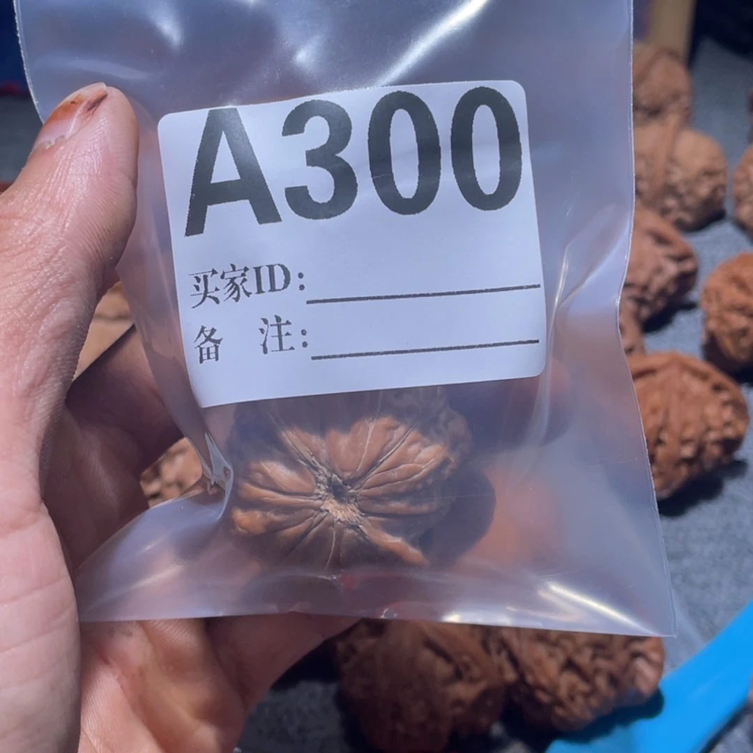 用***4文玩核桃把件300铁锤
