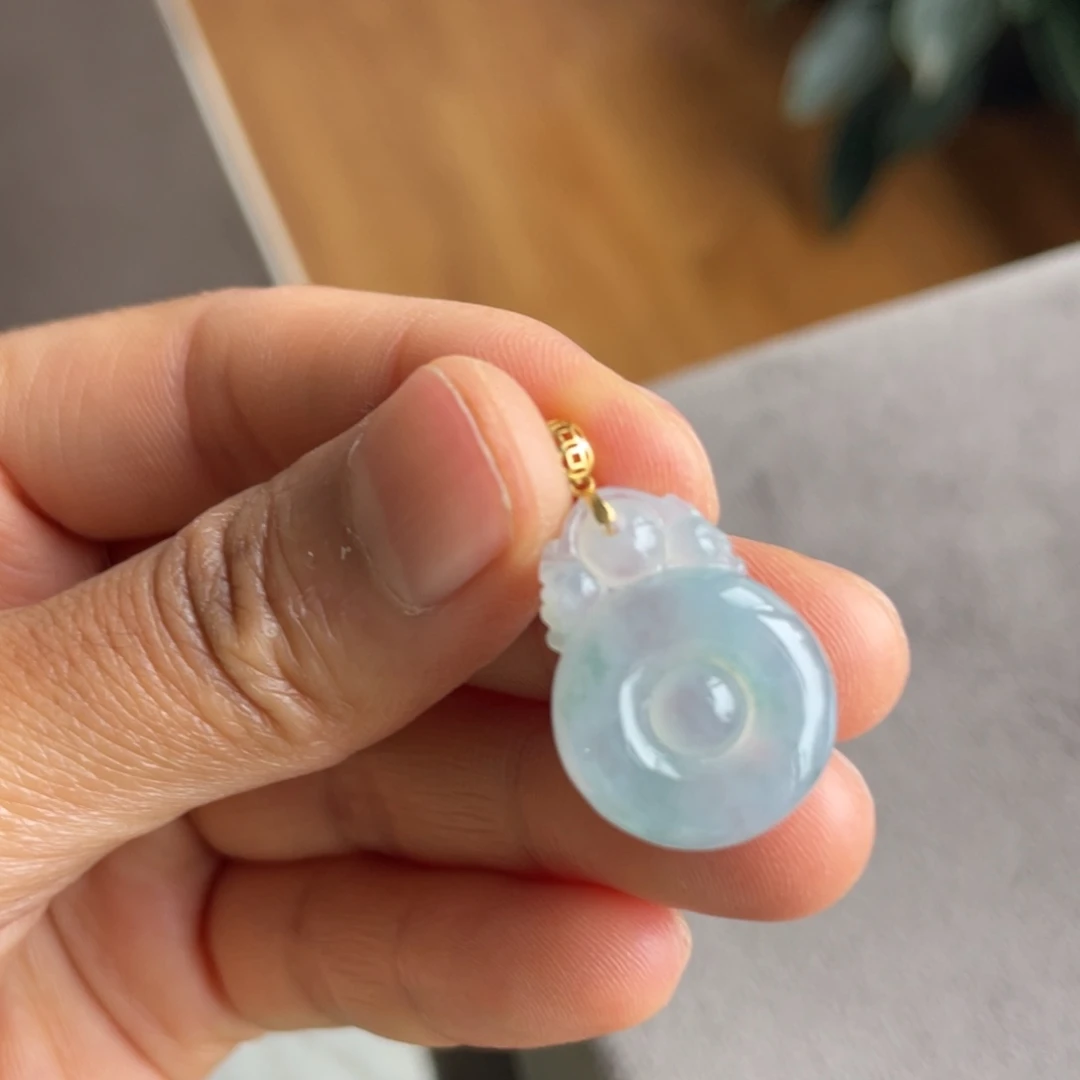 翡翠18K金镶嵌颈饰福贝