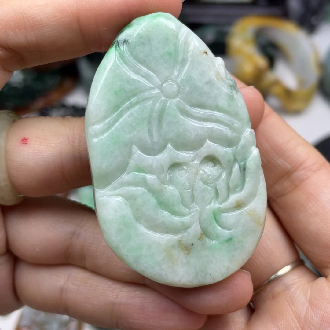 翡翠未镶嵌颈饰牌子