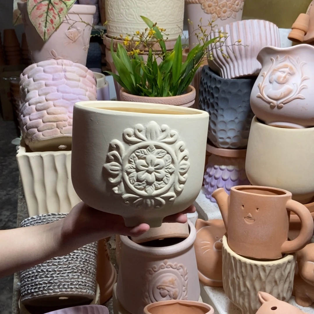 17×13白陶三脚雕花 粗陶1个