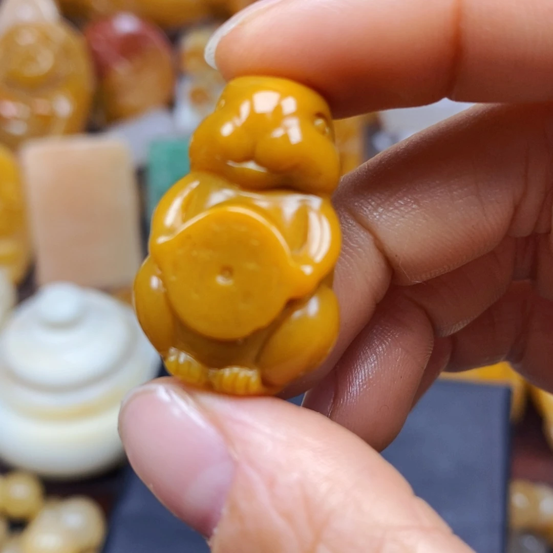石英质玉（黄龙玉）颈饰未镶嵌