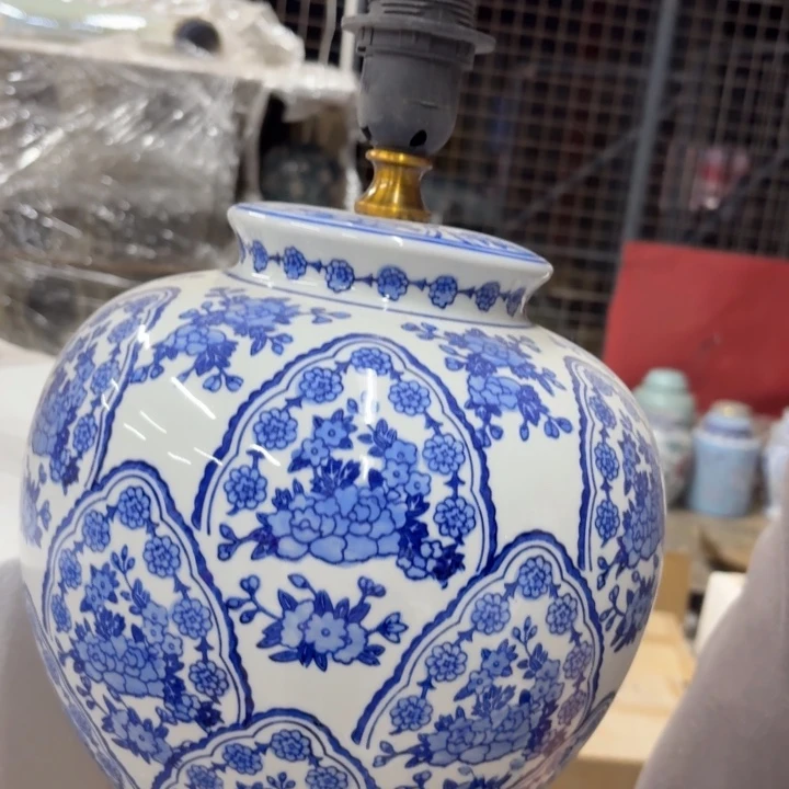 微瑕青花瓷器值得购买