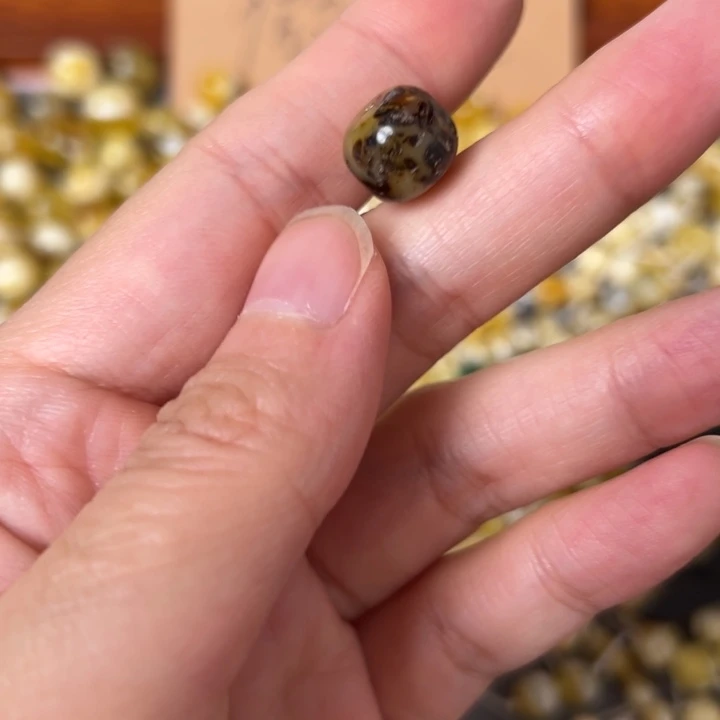 蜜蜡未镶嵌裸石11mm一个