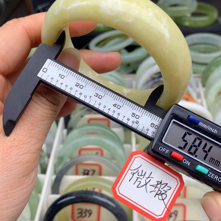 蛇纹石玉未镶嵌手镯331