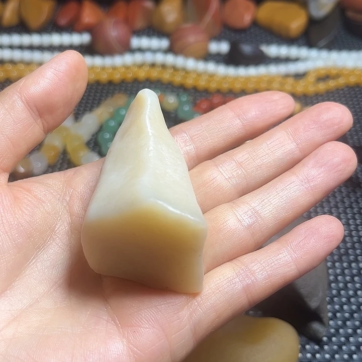合金石英质玉（天山翠）珠宝奇石