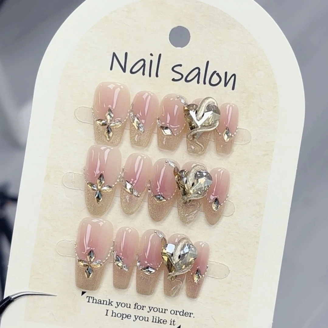 蛇来运转——国华钻精致手工穿戴甲猫眼爆闪金蛇抱钻美甲